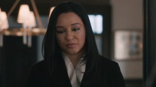 Kaya looking down in Elsbeth.