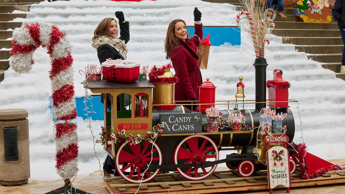 Ashley Williams and Kimberly Williams-Paisley in Hallmark Channel&#039;s &#039;Sister Swap: A Hometown Holiday&#039;