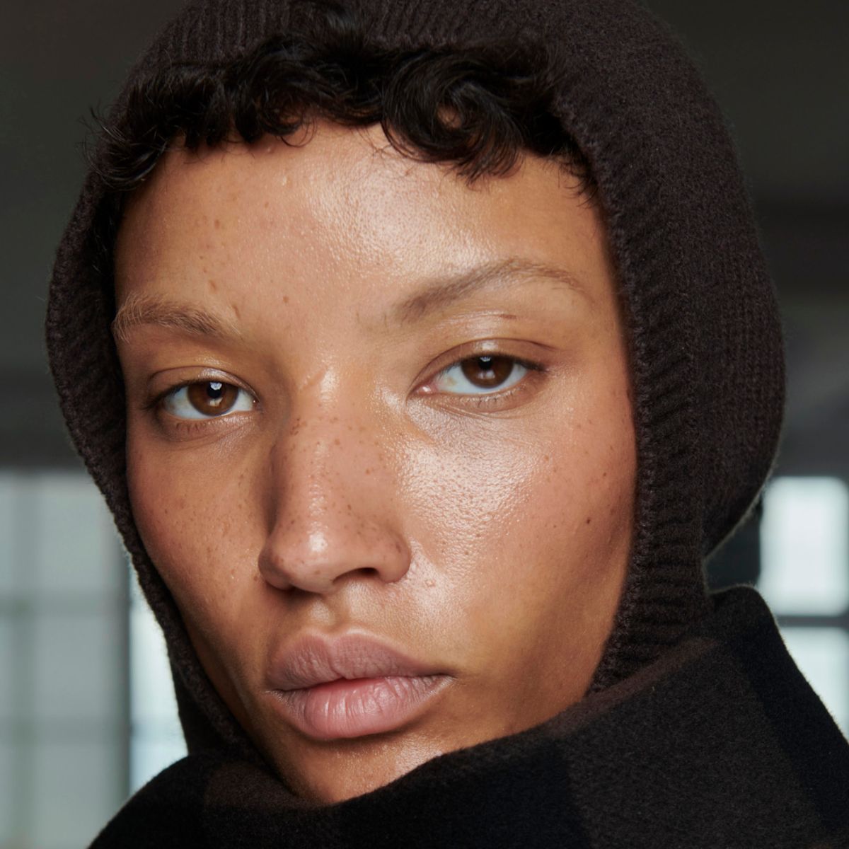 Model from the COS RTW FW22 