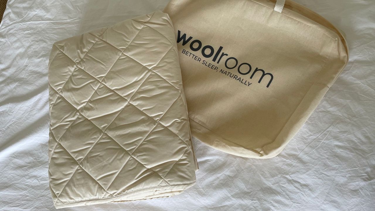 Woolroom Deluxe Washable Mattress Topper with the bag
