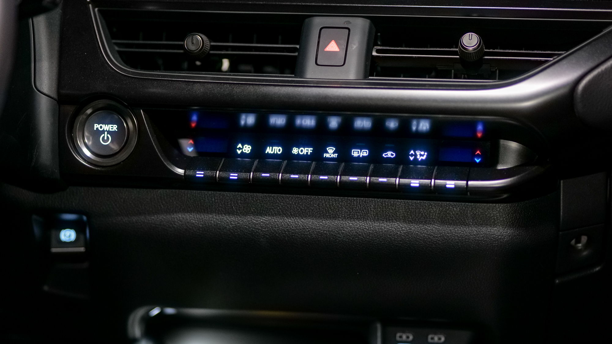 2025 Lexus UX 300h test drive.