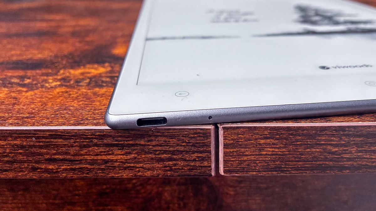 The USB-C port on the ViWoods AiPaper tablet