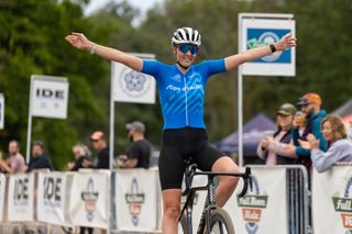 Rochester Cyclocross Day 1: Manon Bakker and Miles Mattern kick off 2026 US Cyclocross Series with wins