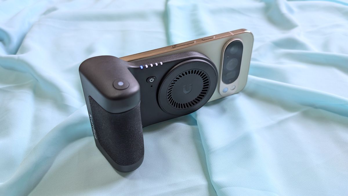 KraftGeek PowerShutter power bank stand