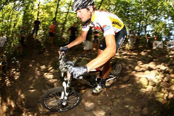 First-time WORS racer Jason McCartney (RadioShack) takes a rock garden at speed as WORS spectators cheer.