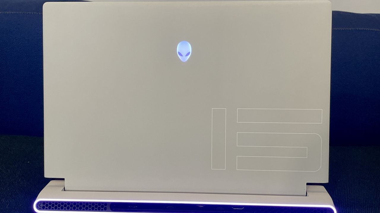 Alienware x15 R2
