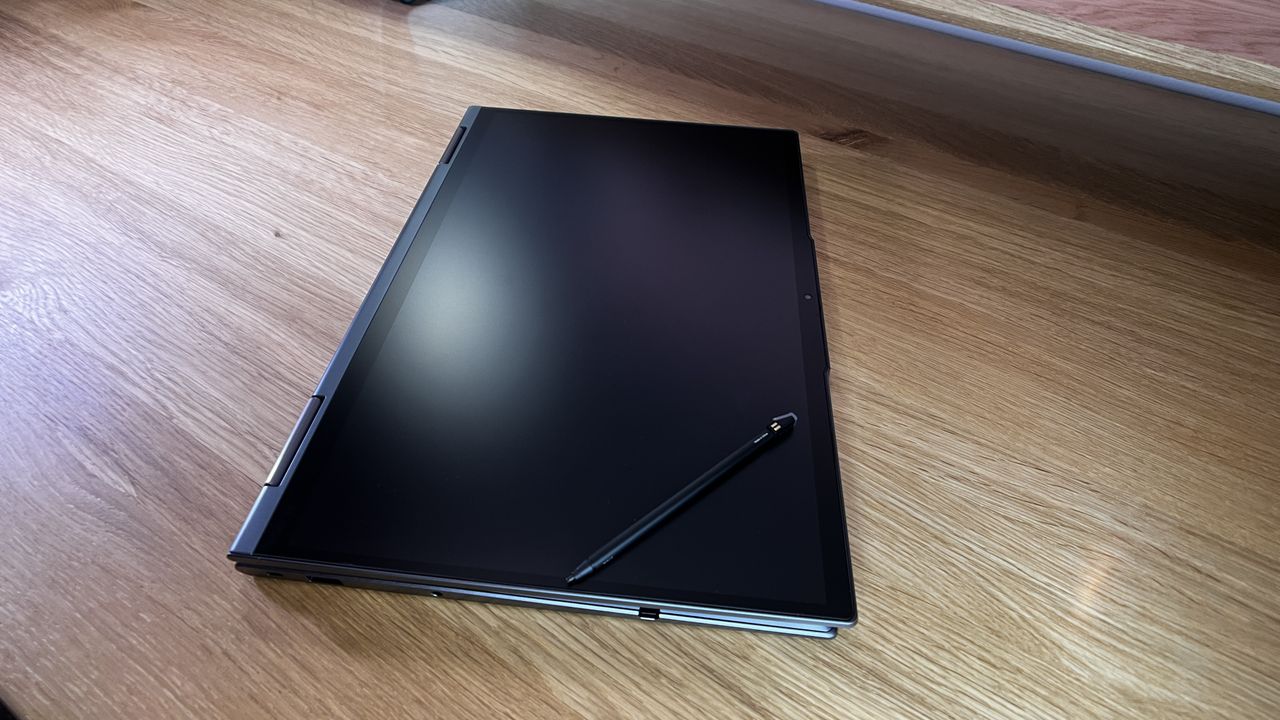 Lenovo ThinkPad X1 Yoga Gen 8 |