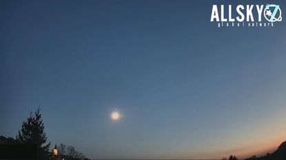 Photograph of a bright flash of light in the evening sky over Germany