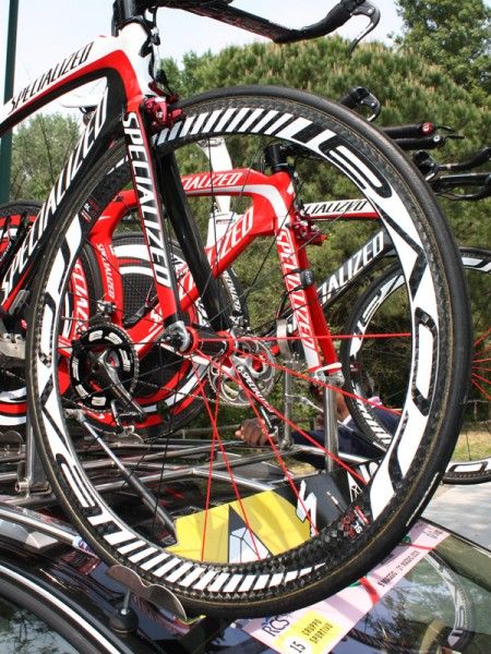 The carbon rims are clearly labeled as 'Handbuilt by DT Swiss'.