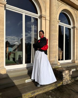 Simple autumn outfits: @styleidealist wears a black jumper with a maxi skirt and loafers