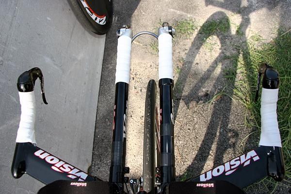 FSAs Vision Tech TriMax Pro-Integrated flat handlebars.