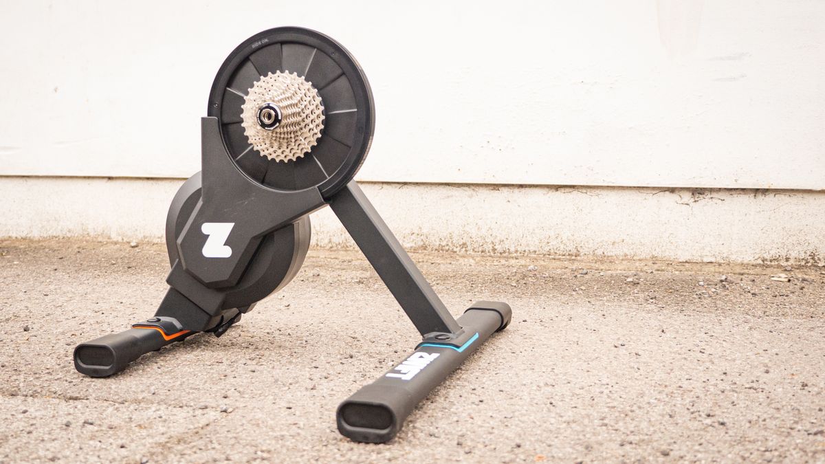 Wahoo Fitness Kickr Move Smart Trainer - Wheel & Sprocket