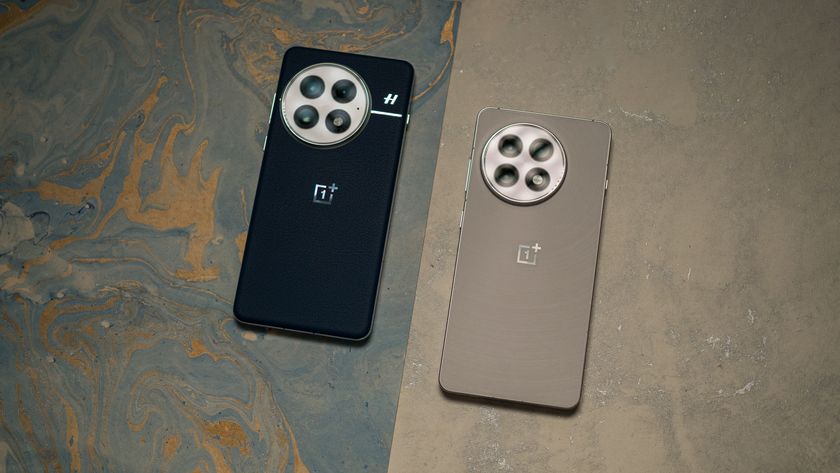 OnePlus 13 next to OnePlus 13R