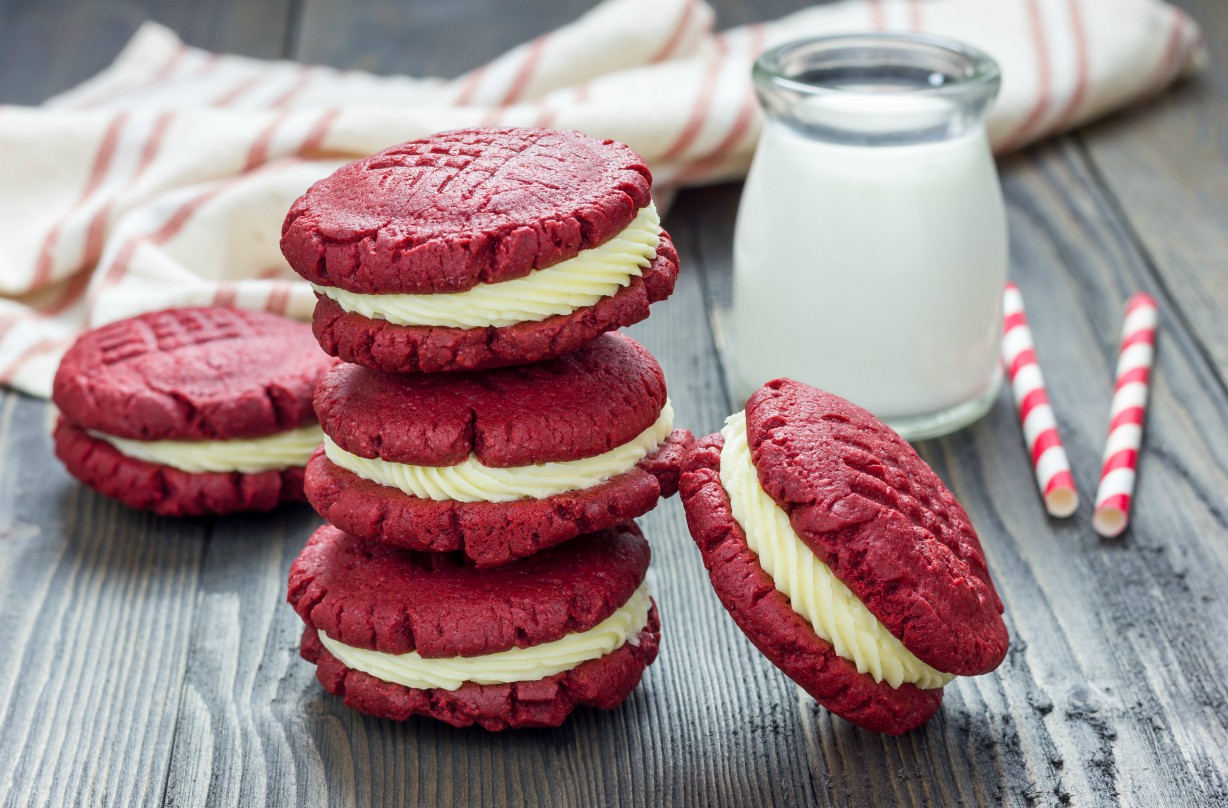 Red Velvet Whoopie Pie with Blueberries