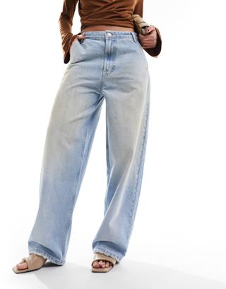 Bershka Baggy Skater Jeans dengan Warna Biru Muda Dirty Wash