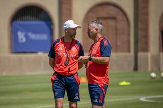 LOS ANGELES, CALIFORNIA - JULY 30: (EXCLUSIVE COVERAGE) Manager Erik ten Hag, Assistant manager Rene Hake of Manchester United in action during a first team training session at UCLA Campus on July 30, 2024 in Los Angeles, California. (Photo by Ash Donelon/Manchester United via Getty Images)