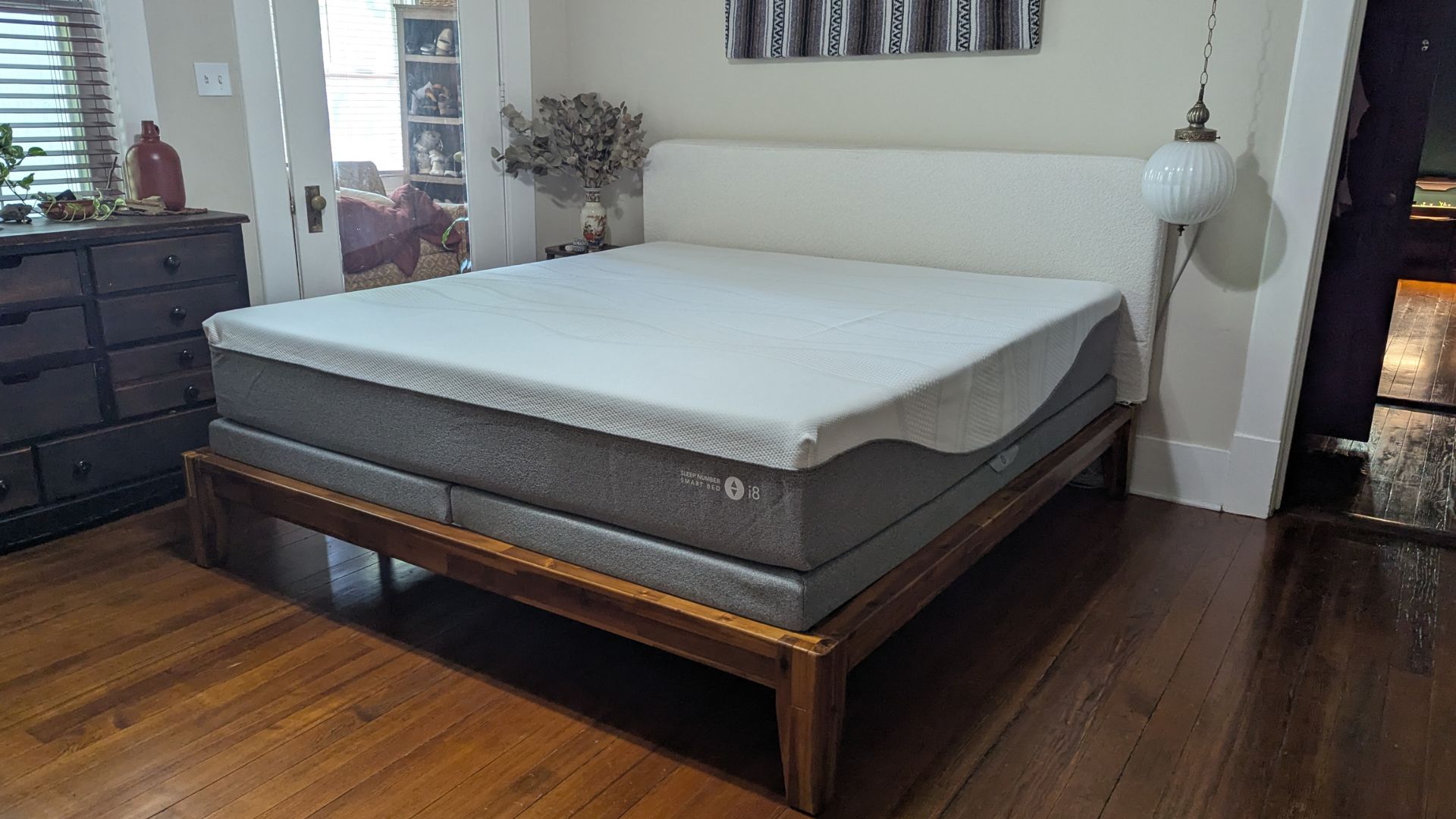 The image shows the Sleep Number i8 mattress during testing