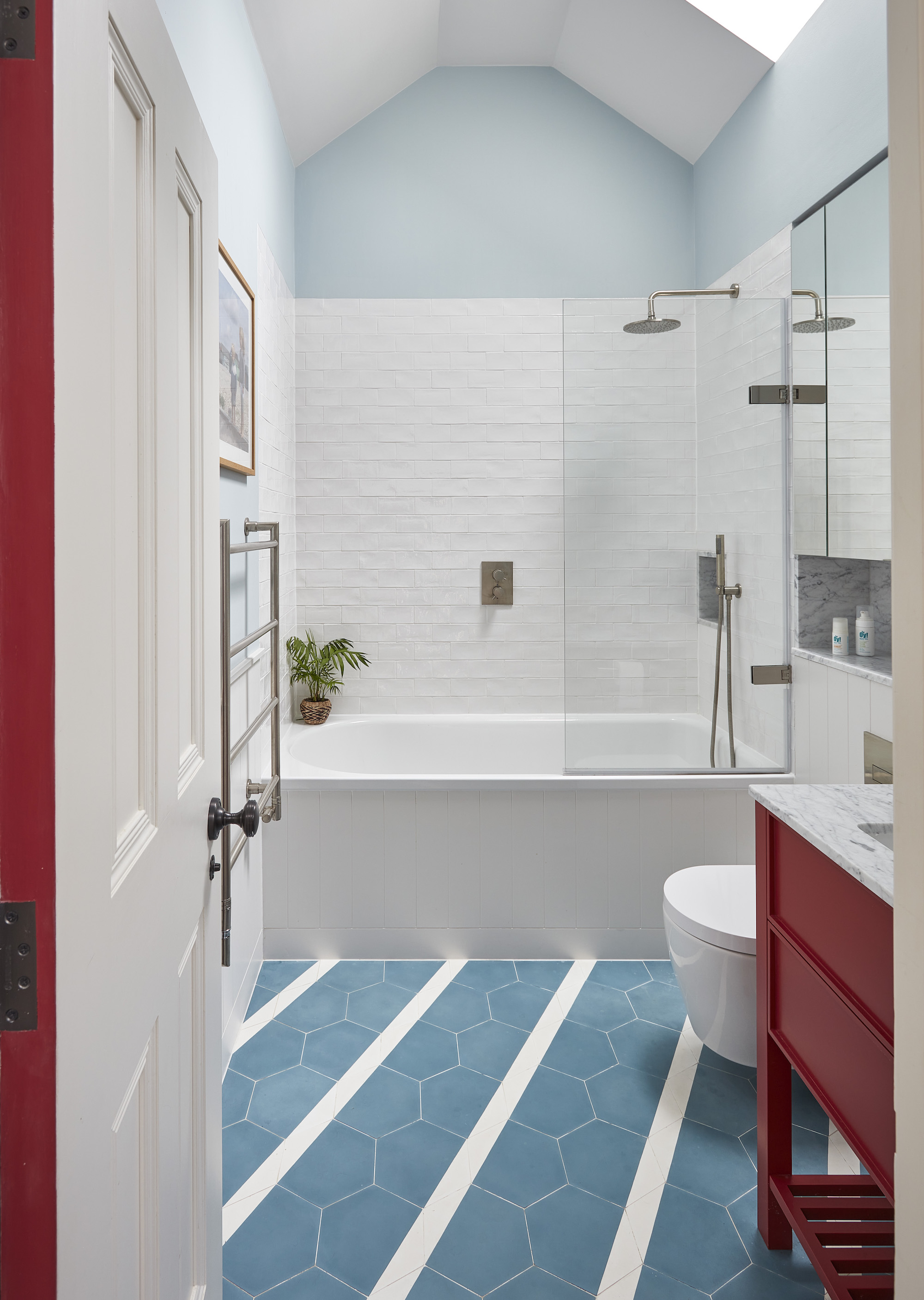 loft bathroom with diagonal stripe flooring and blue and white scheme