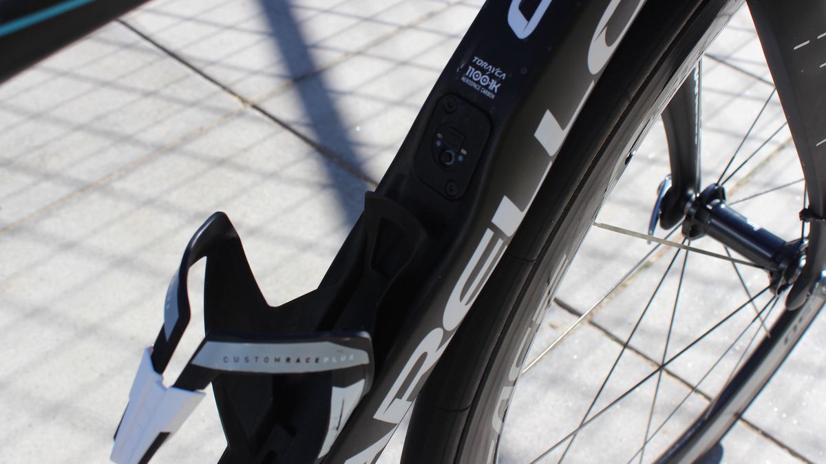 The concaved downtube