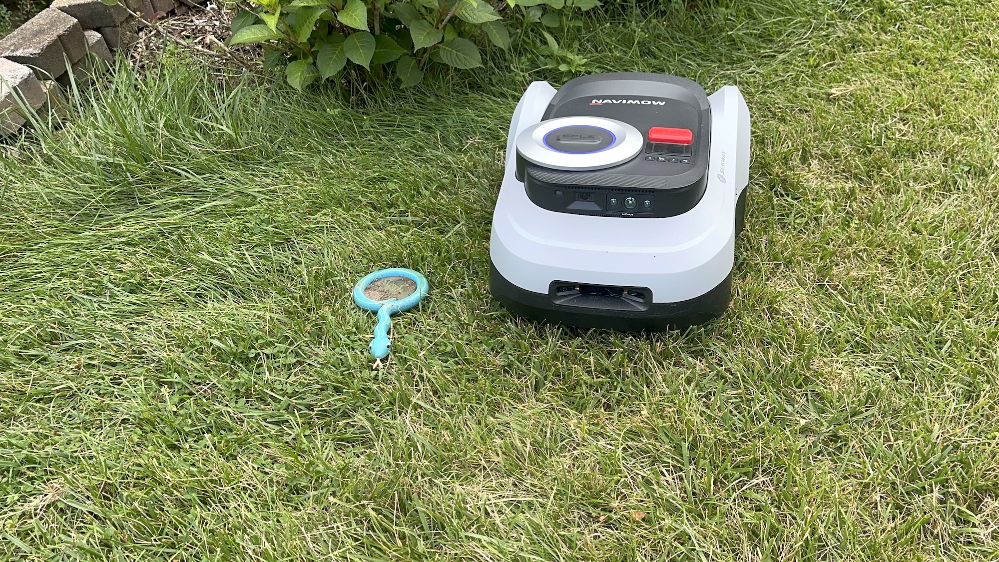 Navimow i215 object avoidance