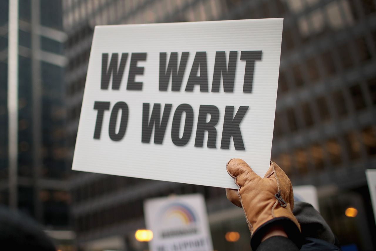 Government workers protest the shutdown