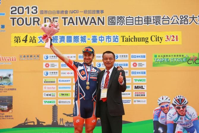 Zachary Bell congratulated by race organiser Lee Kai Chih.