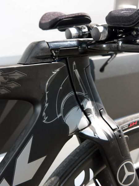 Trek is able to use an unusually narrow head tube since the steerer is captured by the fork at both ends.