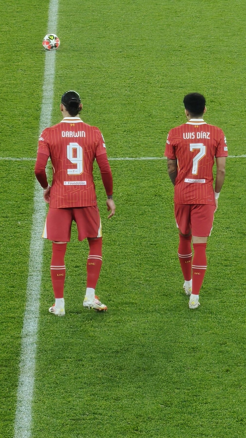 Images captured on the Oppo Find X8 Pro of the Liverpool v Lille match in the Champions League