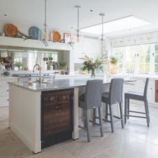 country house in Oxforshire decorated in pastel scheme