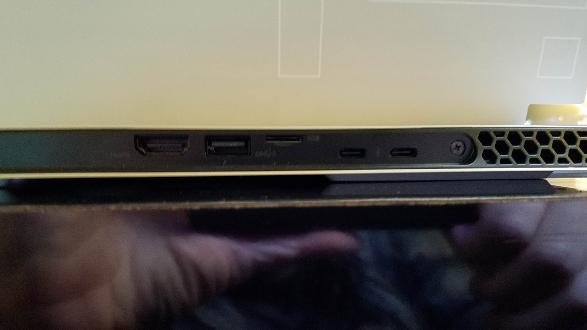 Alienware x14 ports