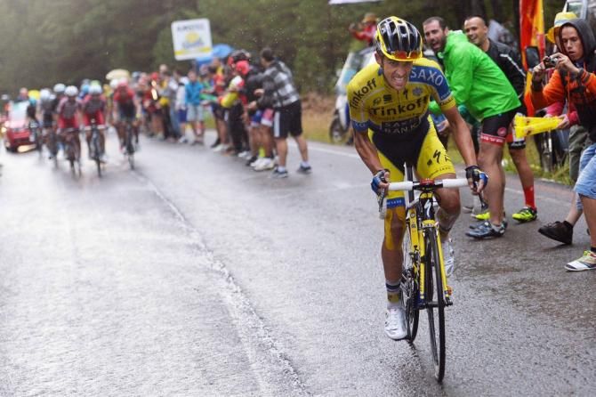 Alberto Contador (Tinkoff-Saxo) distances his major rivals