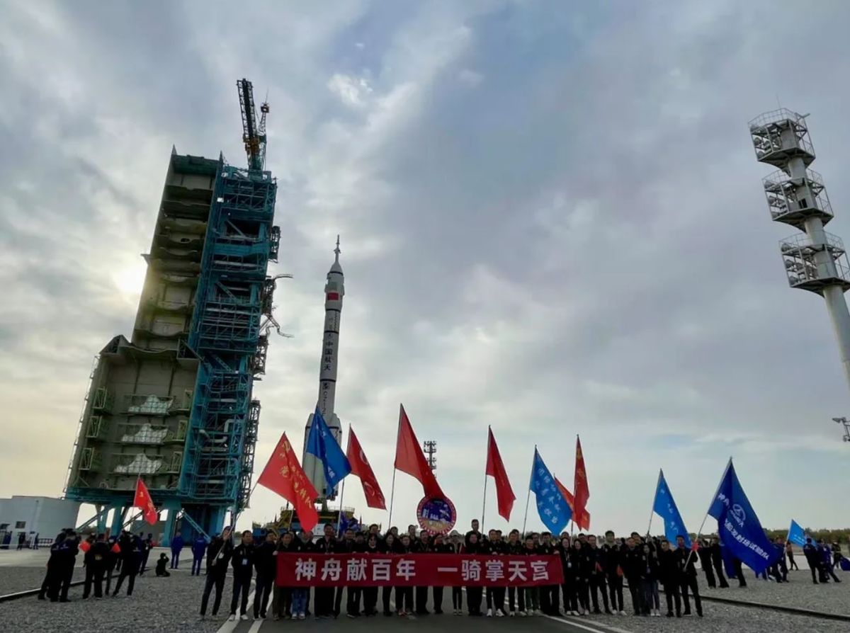 China Rolls Out Rocket For Its Longest Crew Mission Yet | Space