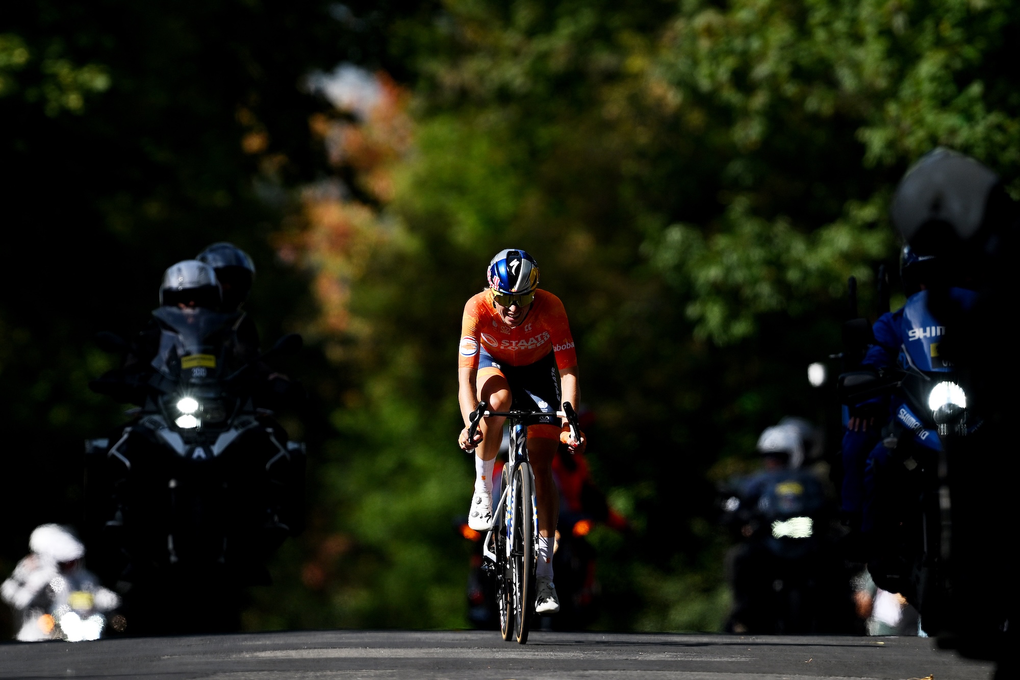 Road World Championships 2026 elite women's road race LIVE - Dutch rider puts in massive attack and goes solo