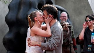 Johansson and Bailey kissing at the NY premiere of Jurassic World Rebirth