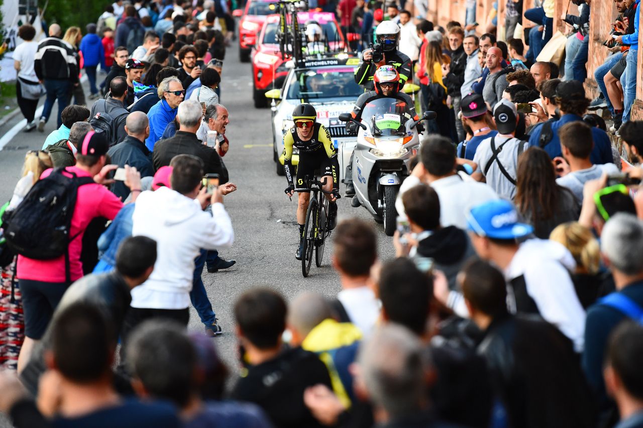 Simon Yates (Mitchelton-Scott) on the climb