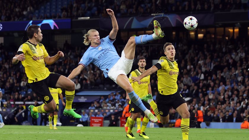 Erling Haaland of Manchester City scores the winning goal during the UEFA Champions League group G match between Manchester City and Borussia Dortmund at Etihad Stadium on September 14, 2022 in Manchester, United Kingdom. 