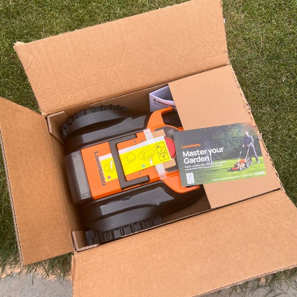 LawnMaster OcuMow 16 Vision Robot Lawnmower unboxing
