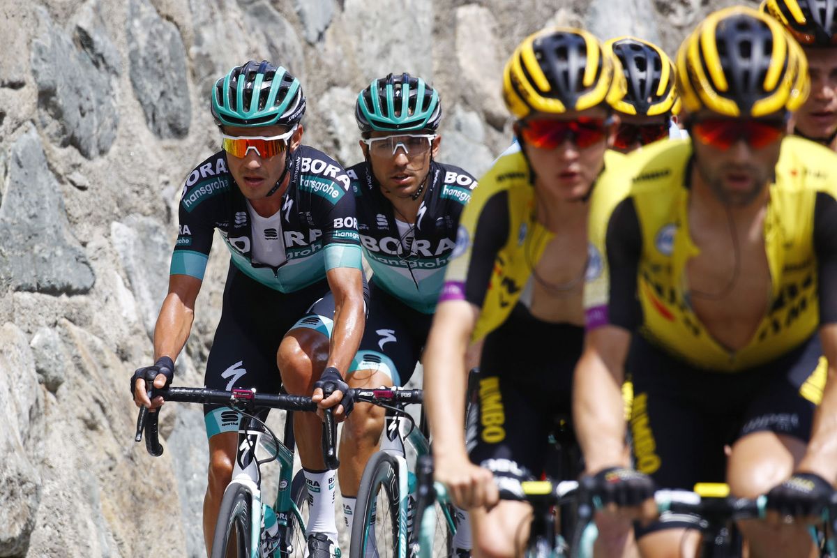 Jumbo Visma lead the peloton stage 14 of the Giro d'Italia