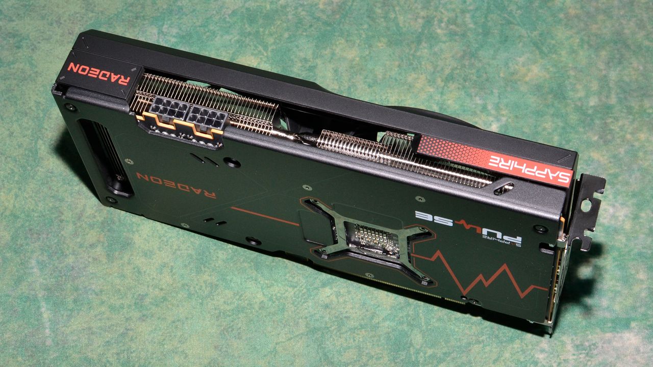 AMD Radeon RX 7600 XT Sapphire Pulse card photos and unboxing