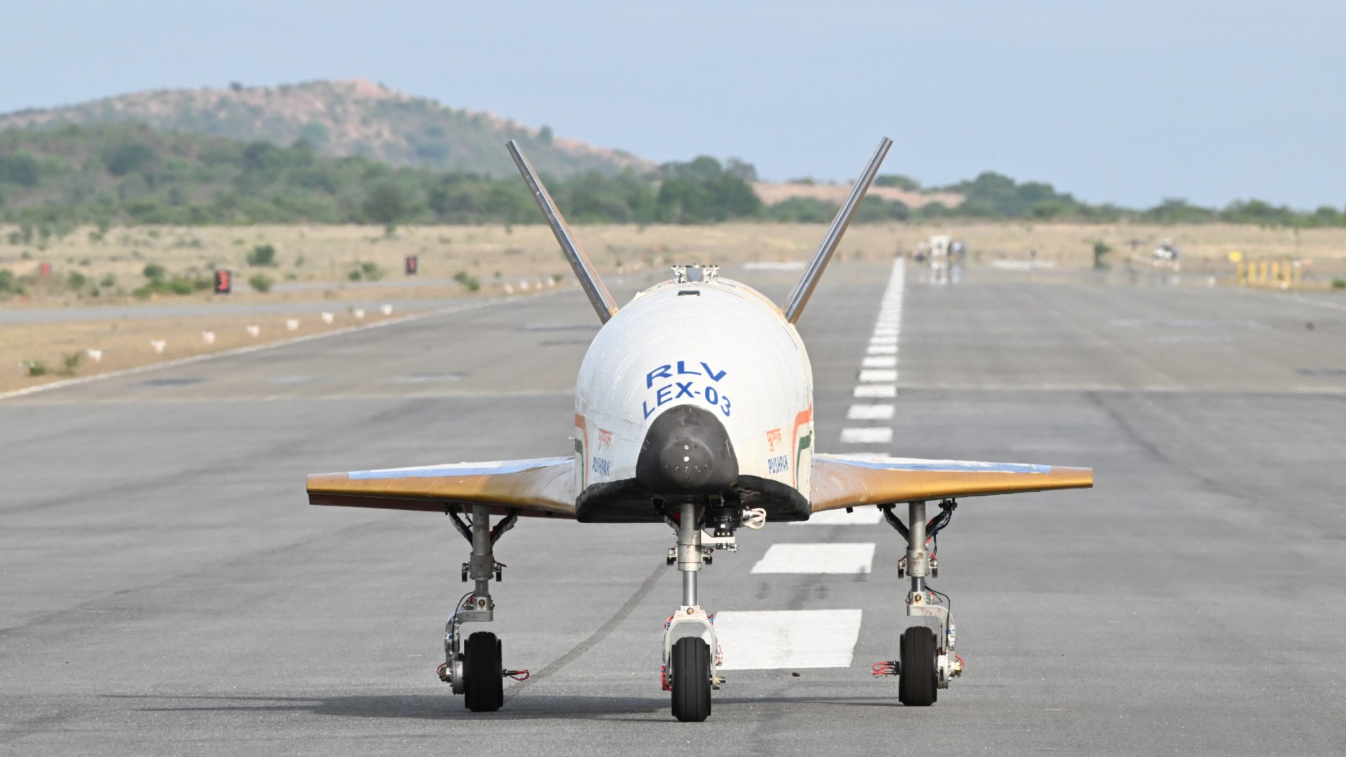 Watch India’s reusable space plane prototype ace its final landing test (video) Space
