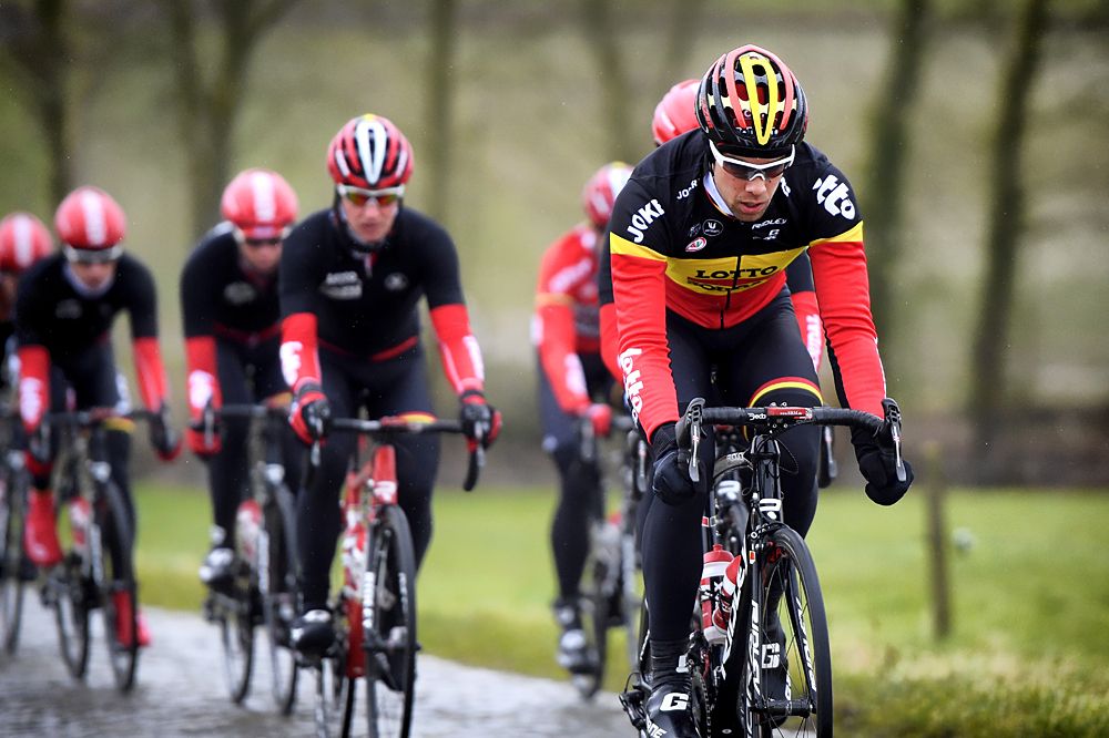 Belgian champion Jens Debusschere (Lotto Soudal) leads the pre race recon