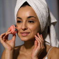 Black friday skincare tools - woman using microcurrent device