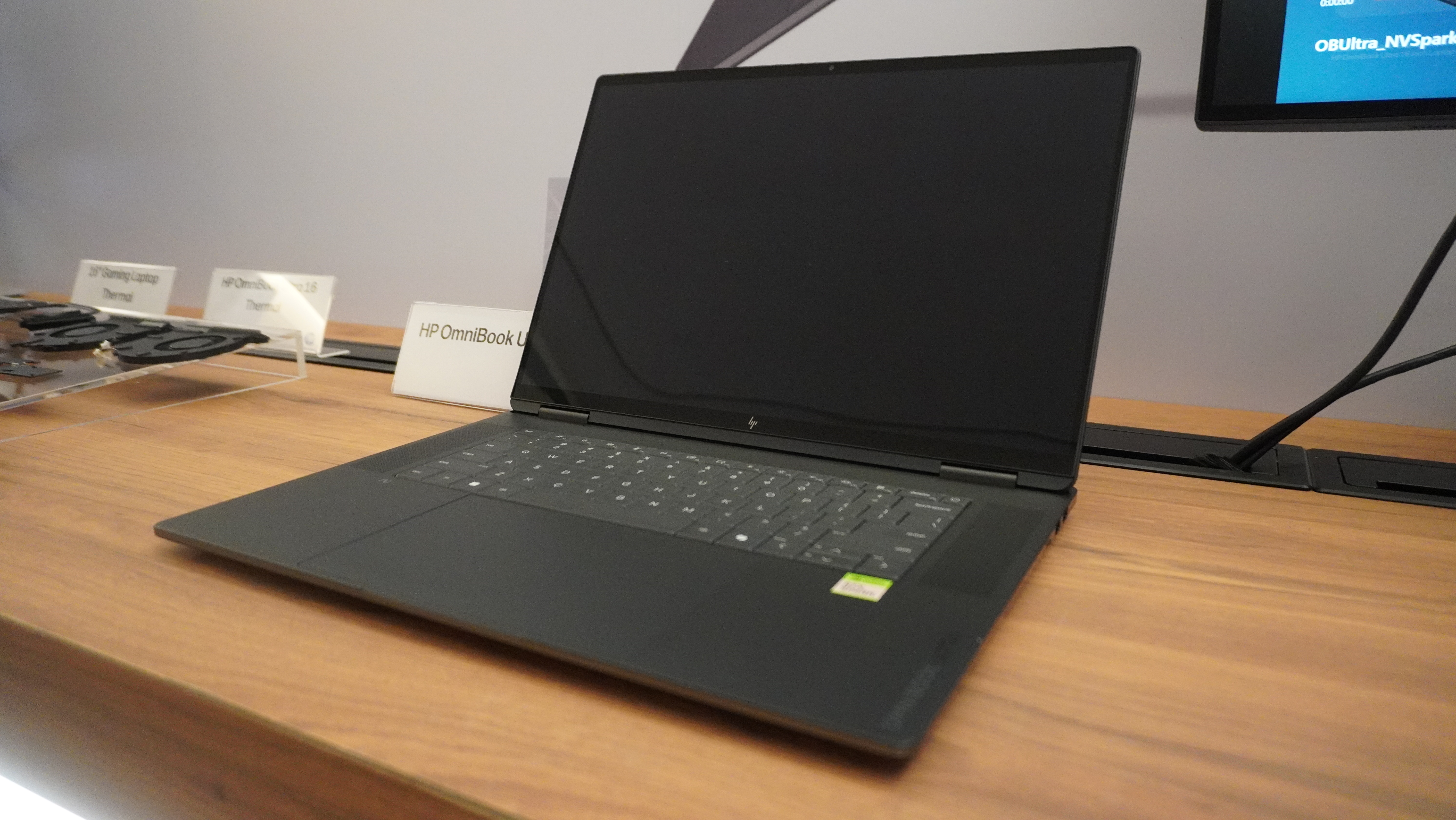 HP Omnibook Ultra 16