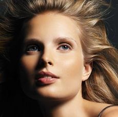 model with long blond hair