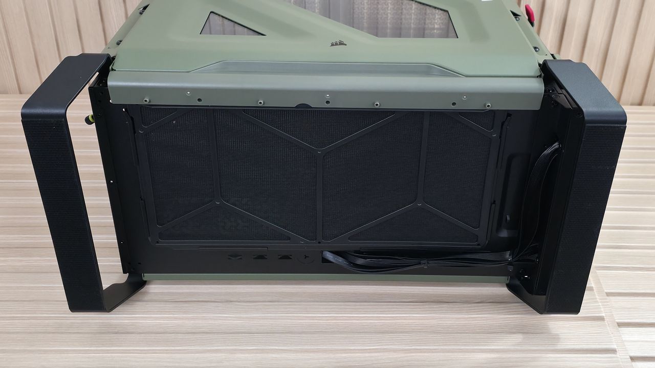 Corsair Warthog RS - Outside