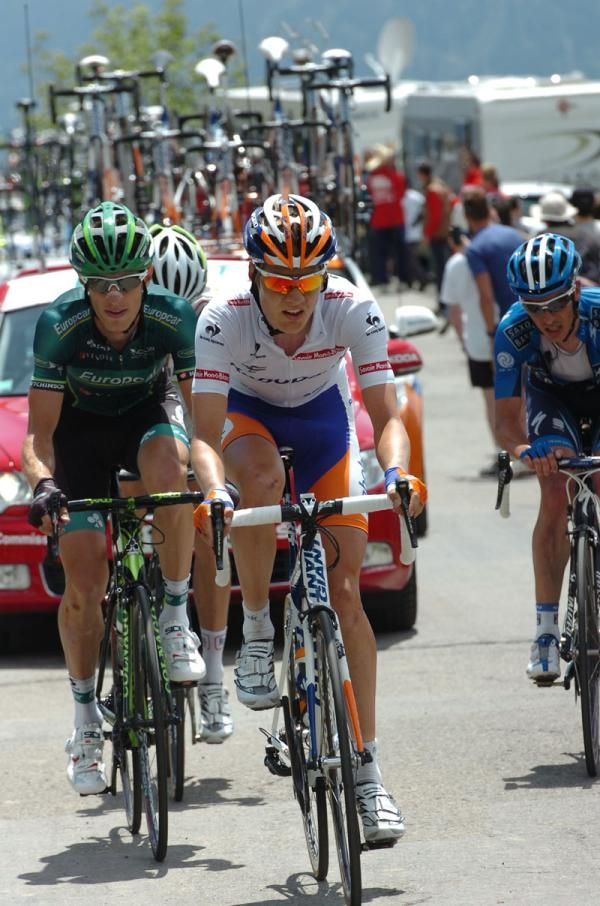 Wilco Kelderman hung onto a top ten place