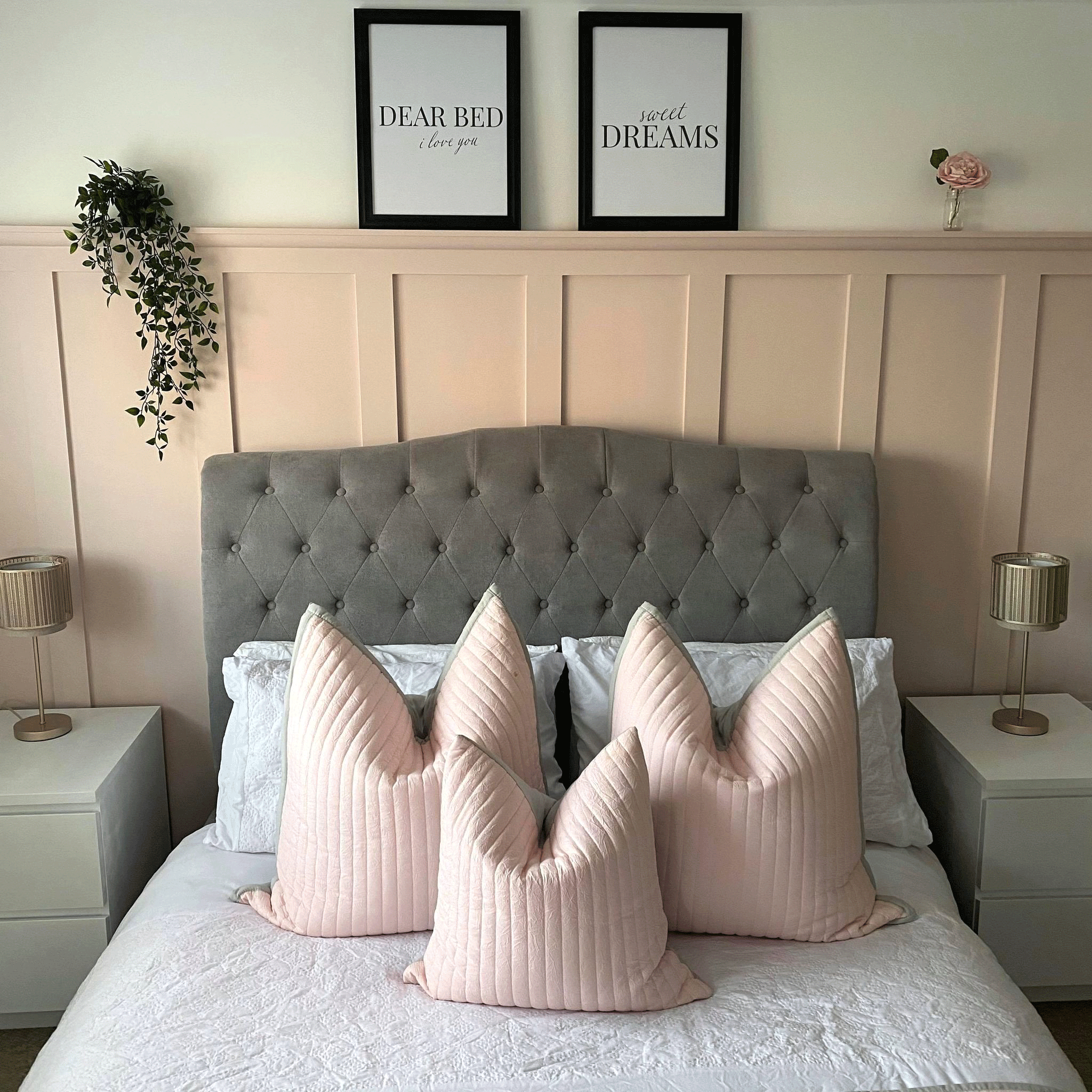 bedroom with bed with pillows