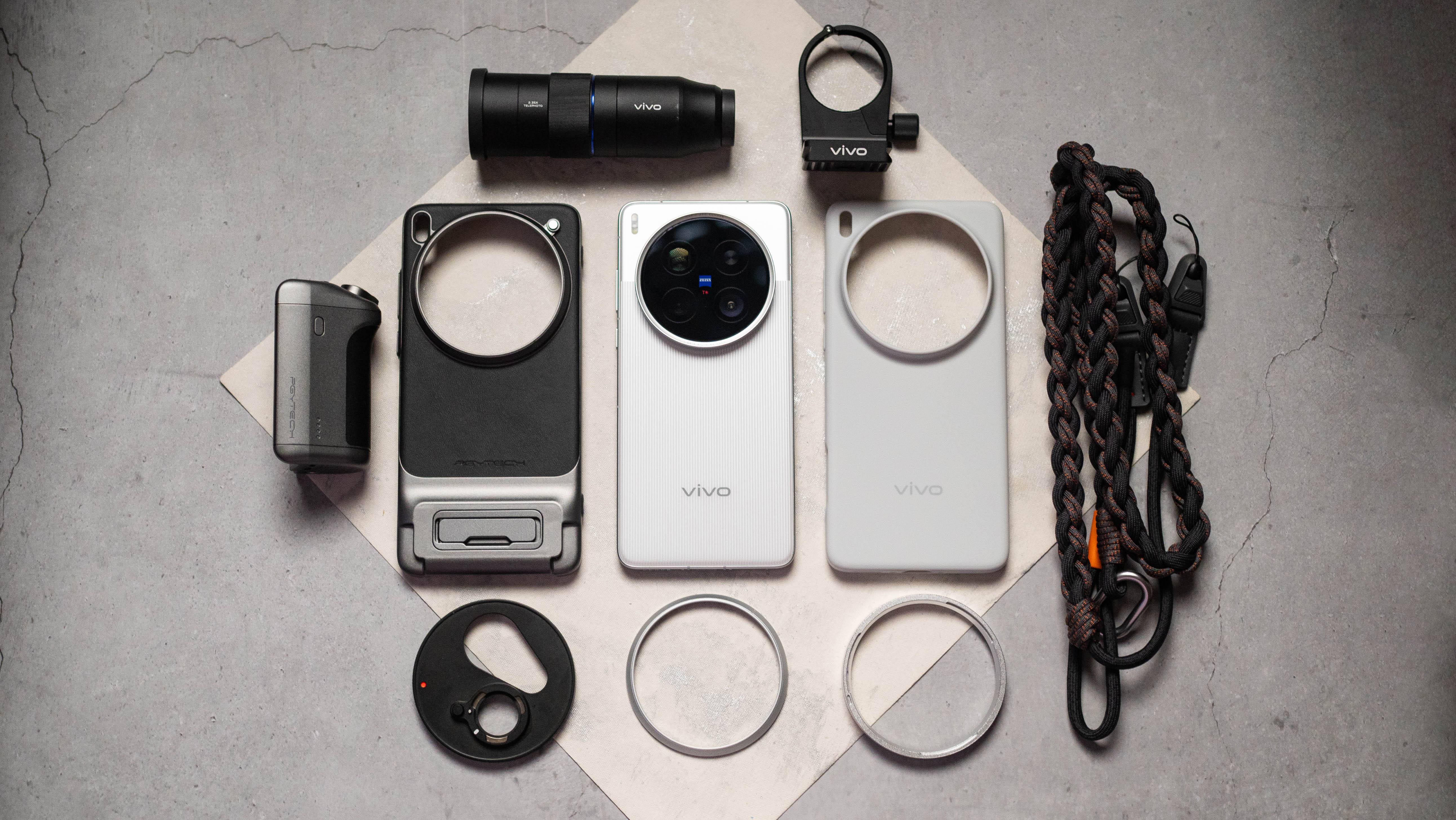 Vivo X200 Ultra with external lens and all the accessories