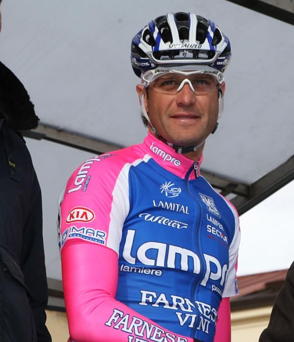 Alessandro Petacchi was ready for the rain despite the sunshine, sporting clear lenses.