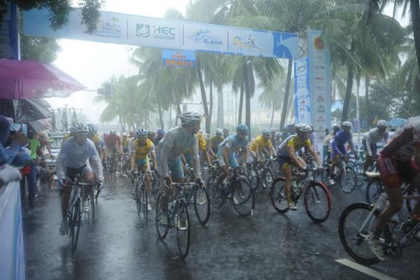 Riders take off gingerly on stage six, but it wouldn't last long as tour commissaires made the decision to cancel the stage not long after the start.